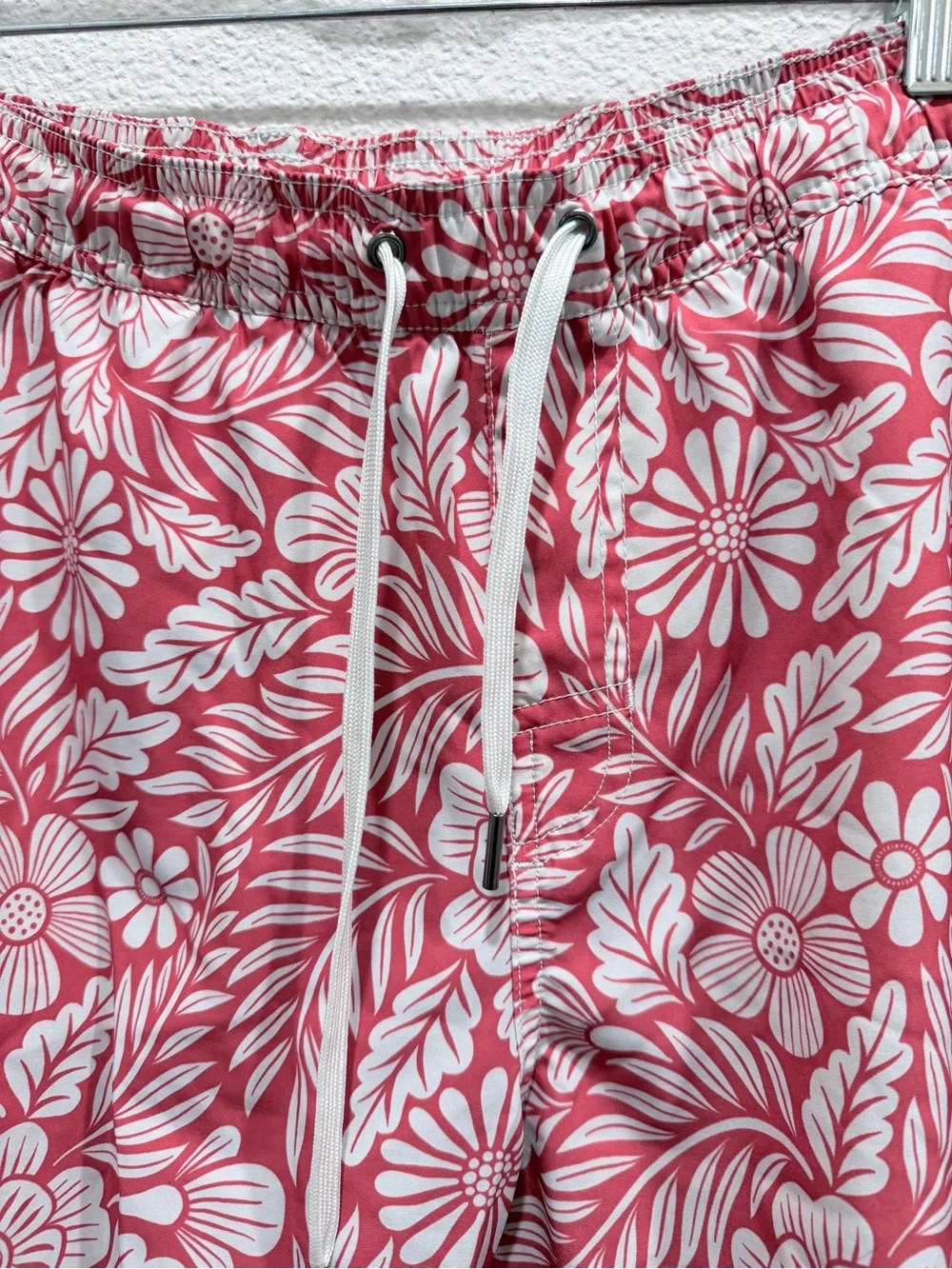 Fair Harbor Men's red  Floral Drawstring Shorts size large